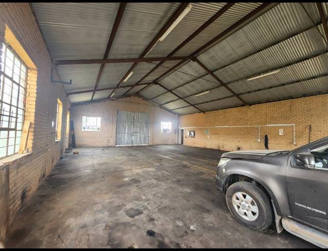 323M² WAREHOUSE RENTED IN CAPE ROAD INDUSTRIAL